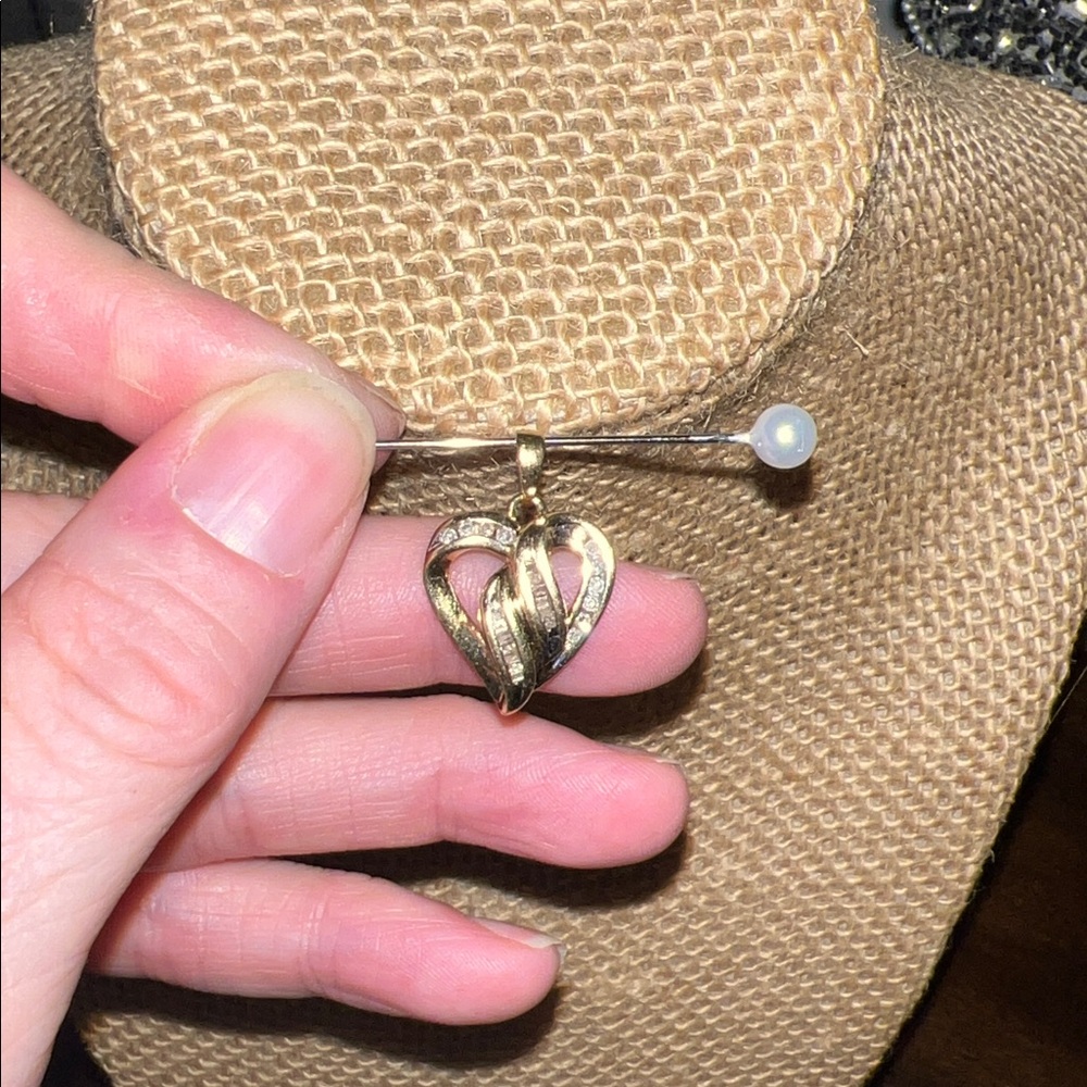 10kt GTR diamond heart pendant